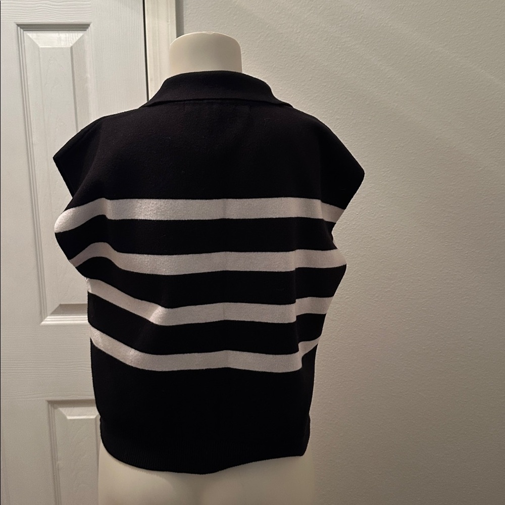 English factory women’s black and white stripe sleeveless sweater size medium - Picture 5 of 9